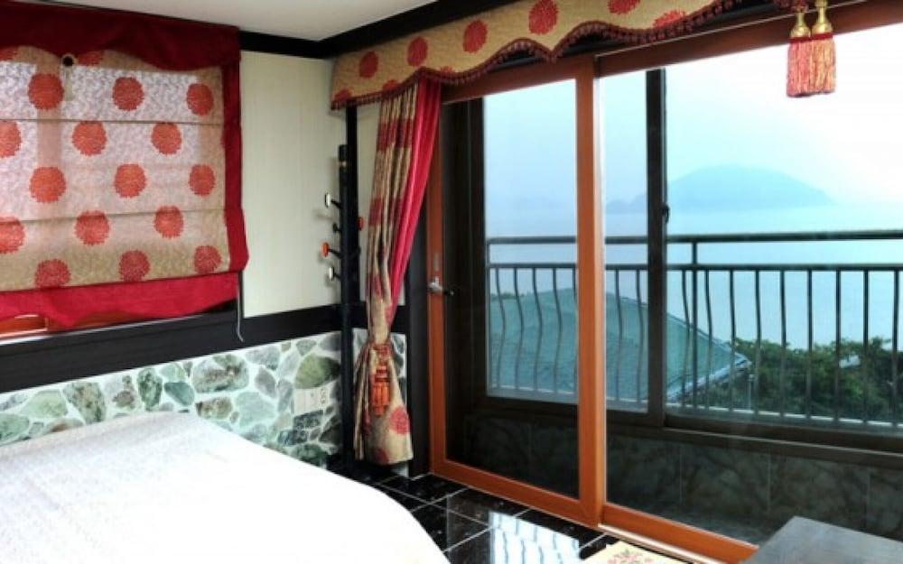 Geojedo Hongpo Pension