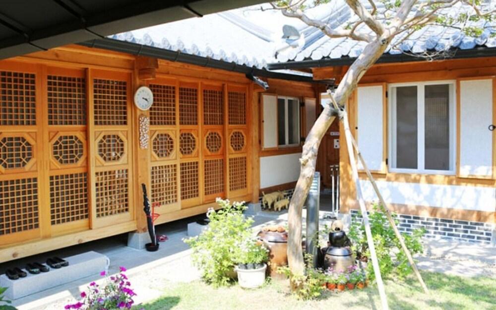 Jeonju Sarangnamoo Pension
