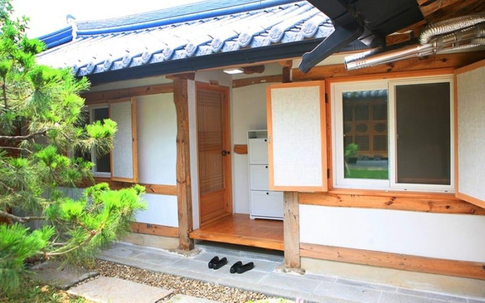 Jeonju Sarangnamoo Pension