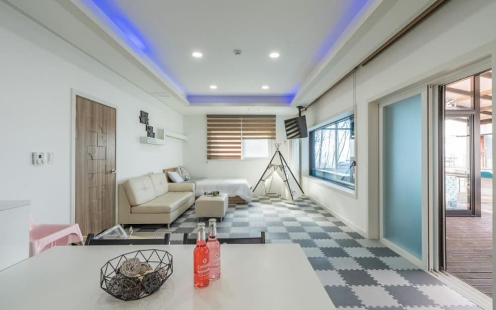 Geojedo Sea and Pool Villa