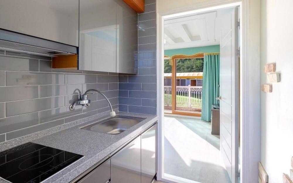 Taean Puppy Land Pension