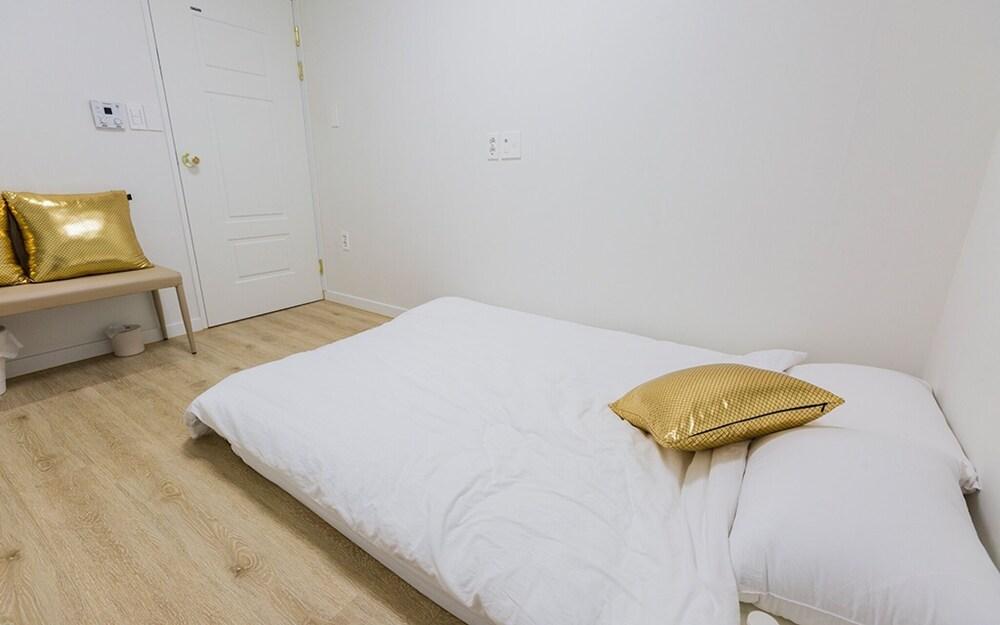 Jeju Hani House Shinchonri