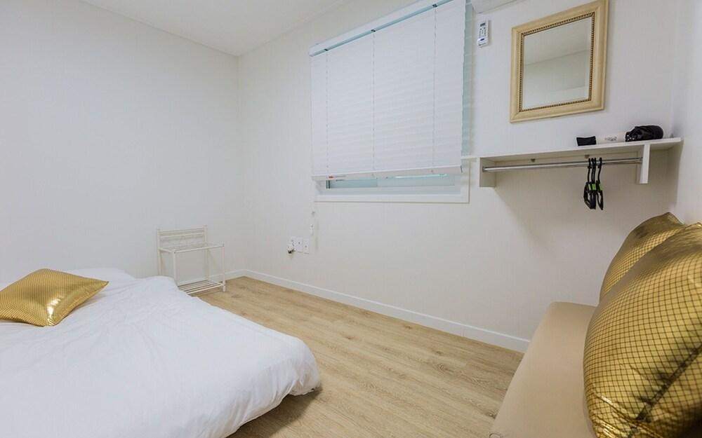 Jeju Hani House Shinchonri