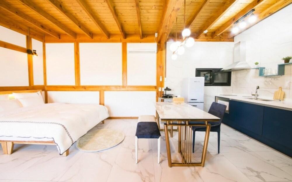 Sancheong Damga Pool Villa