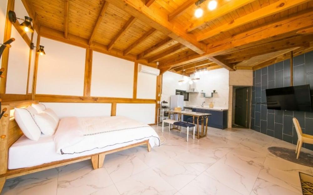 Sancheong Damga Pool Villa