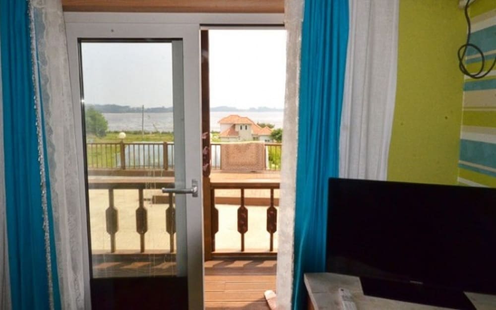 Seocheon Red Windmill Attiang Pension