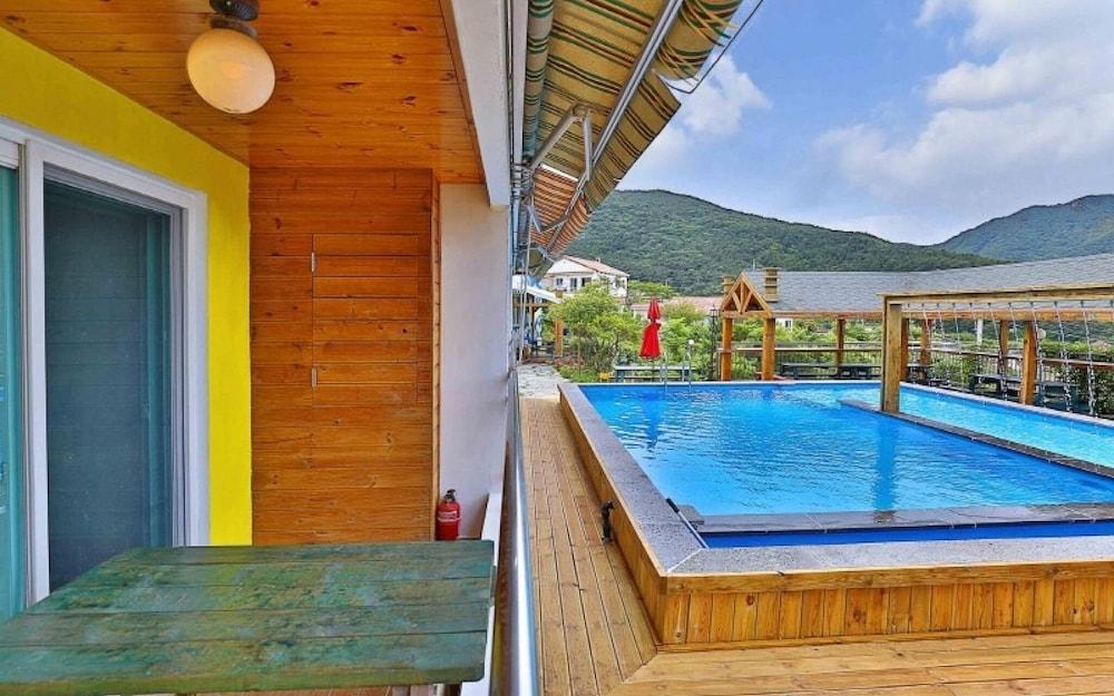 Geojedo Badamaru Pension