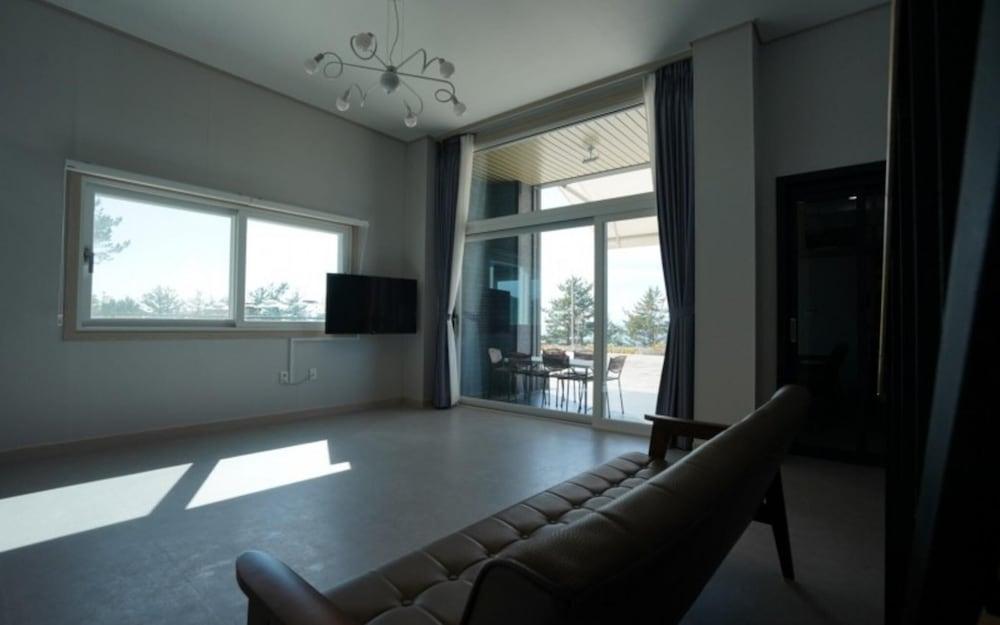 Yeosu Beach Castle Pension