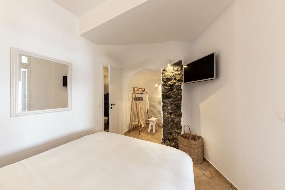 Calderas Hug & Panoramic Sea View Suites