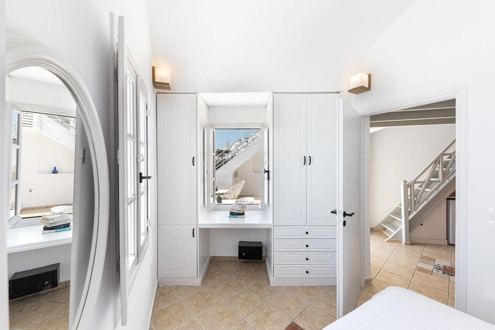 Calderas Hug & Panoramic Sea View Suites