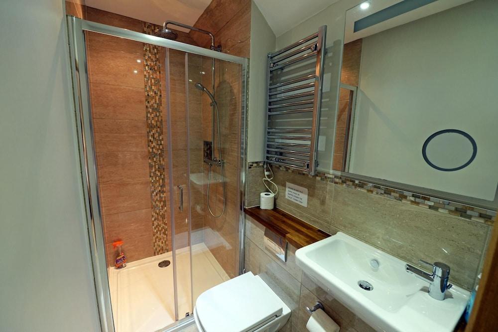 Priory Cottage - Luxury Cottage Near to Beach