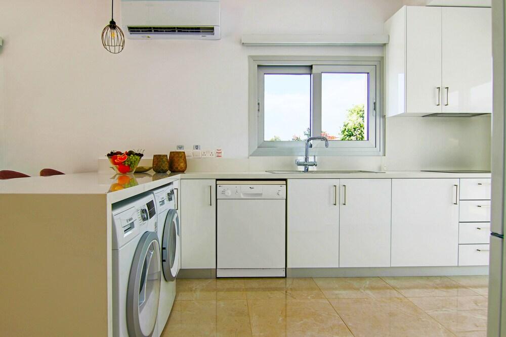 Phaedrus Living: Luxury Villa Ellison