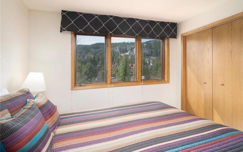 Frostfire D24 3 Bedroom Condo by RedAwning