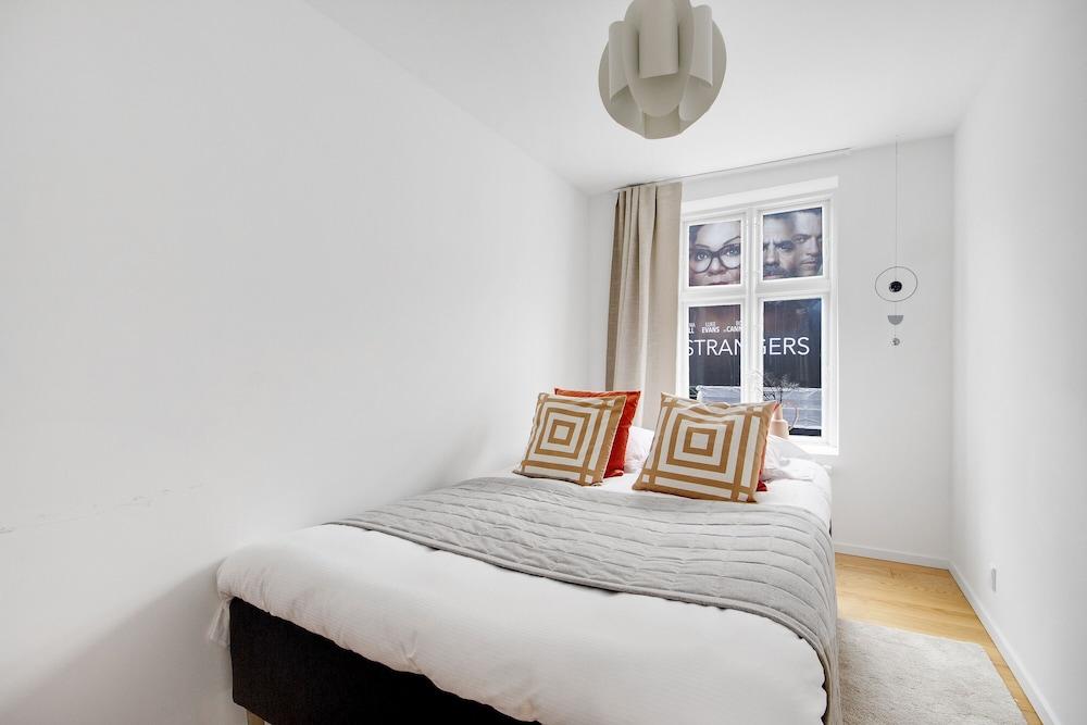 Sanders Regent - Chic 3-bdr Apt With Balcony