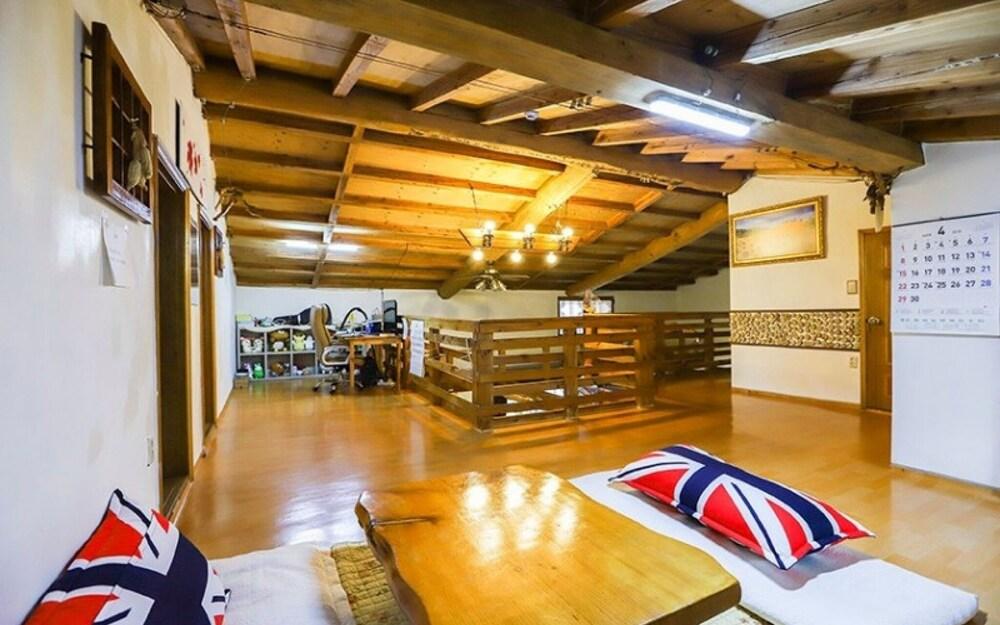 Hoengseong Sigollageune Pension