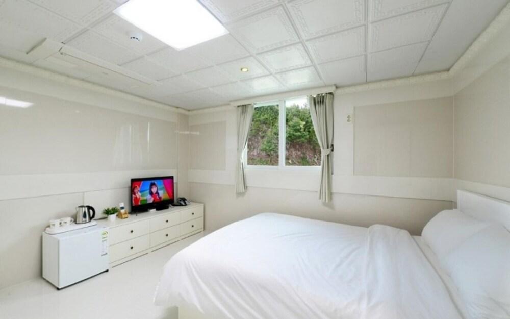 Samcheok Yonghwa Hotel