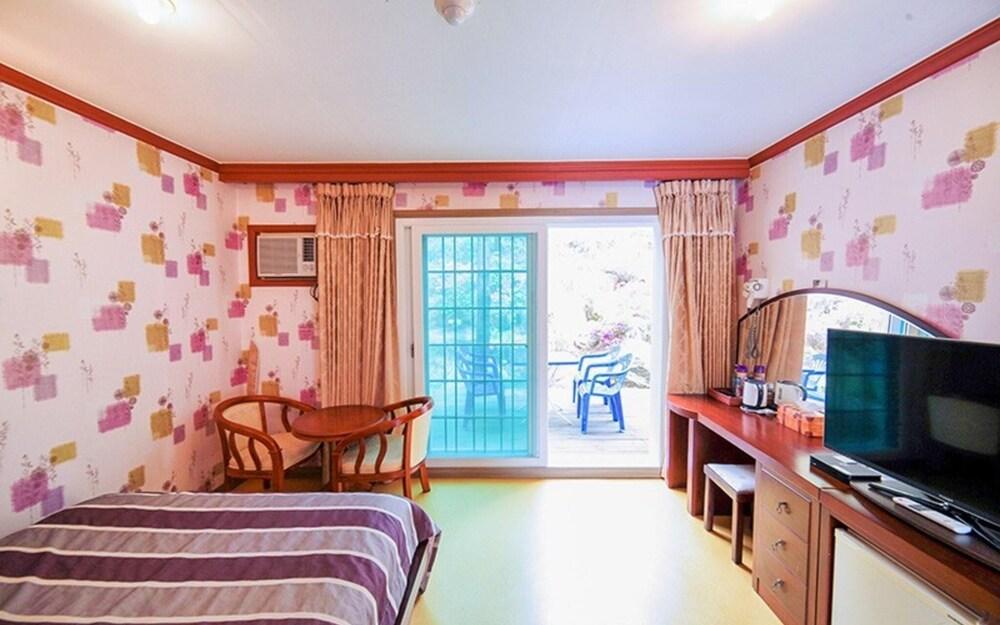 Taean Oak Vill Pension