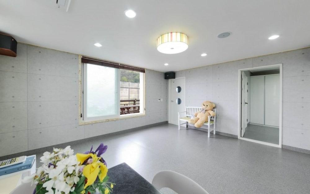 Sancheong Shwim Pension