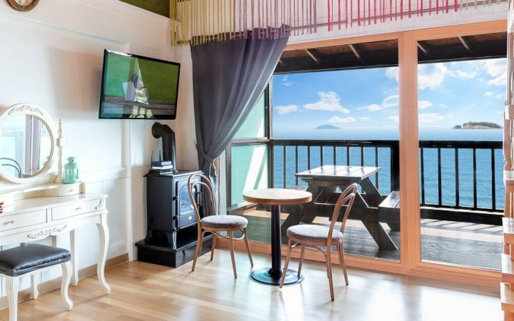 Taean Gold Hue Pension