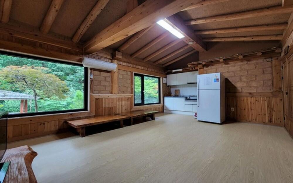 Gapyeong Dumesangol Pension