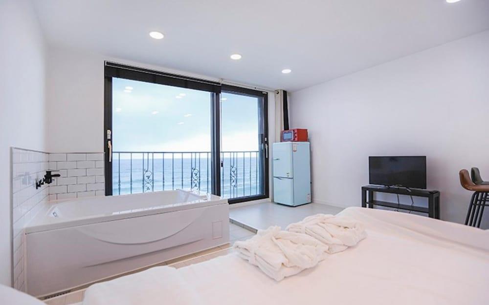 Goseong Badae Banhada Pension