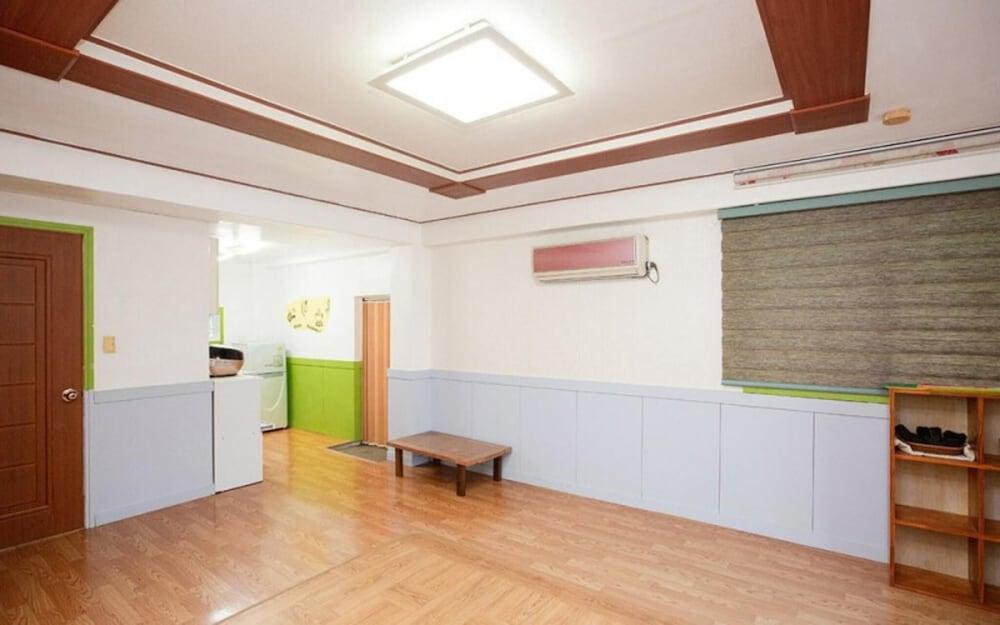 Taean Hannane Pension