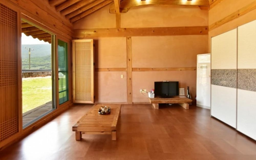 Miryang Eoleumgol Hanok Pension