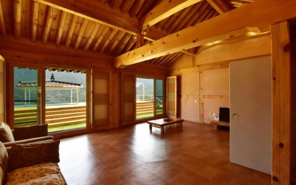 Miryang Eoleumgol Hanok Pension