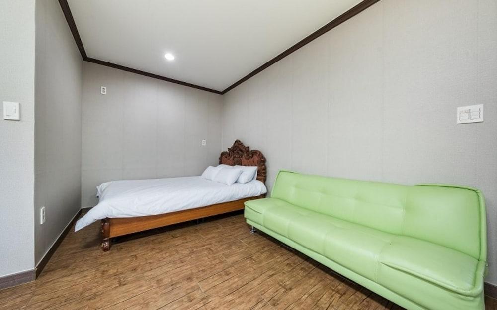 Pocheon Bear Hill Pension