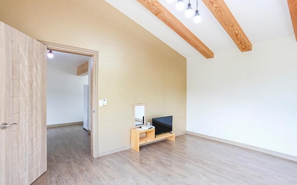 Gongju Hayan Pension