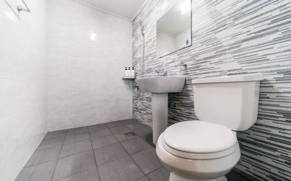 Jeju Gamsugul Pension