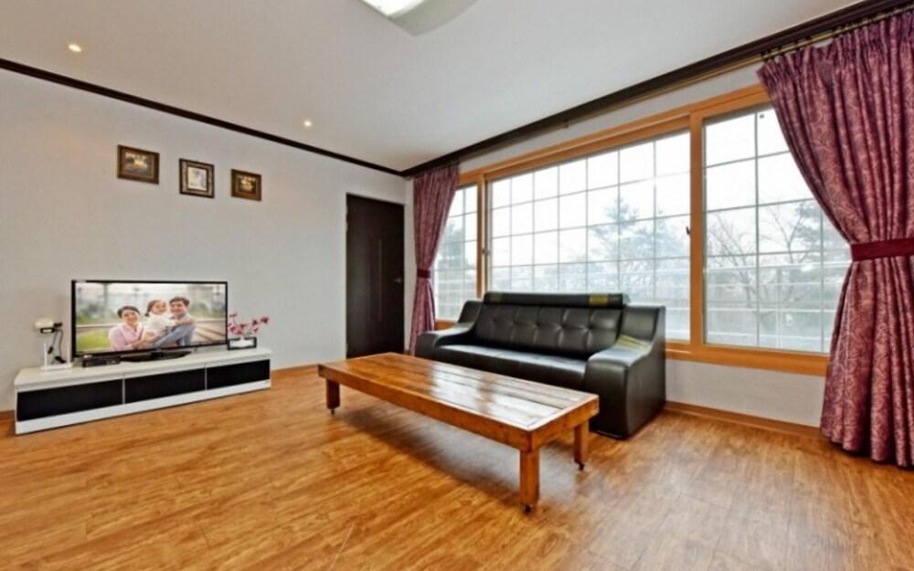 Yesan Jeongdaun Pension