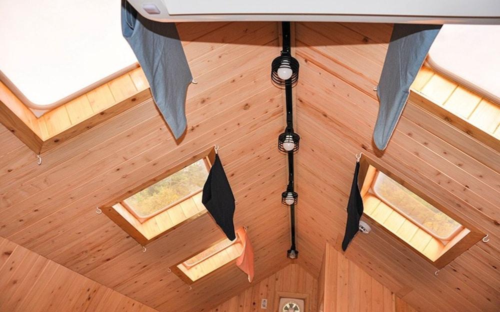 Geojedo Stone Hill Glamping Pension