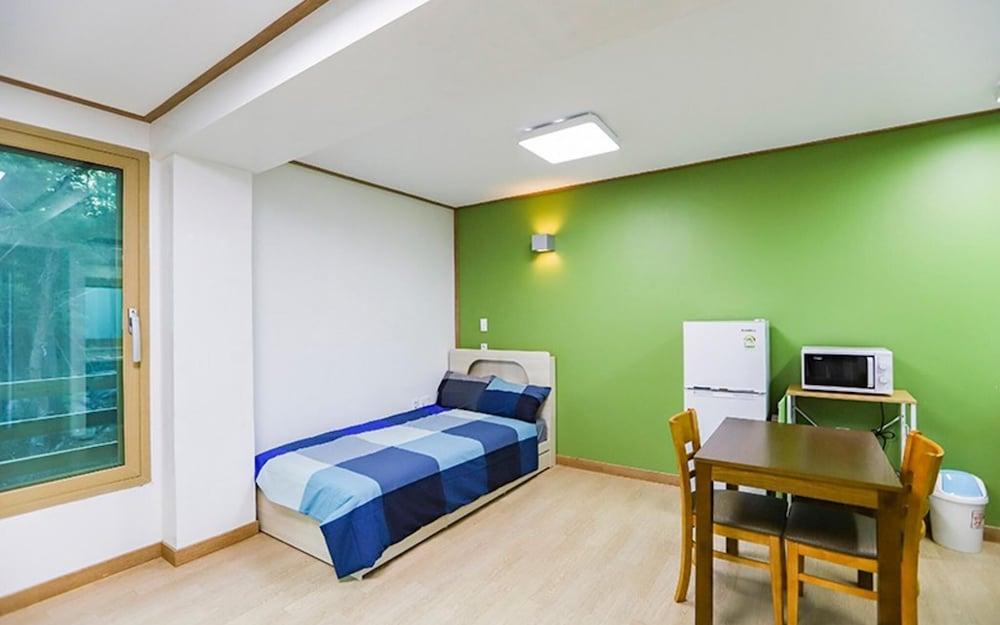 Four Seasons Pension Jecheon