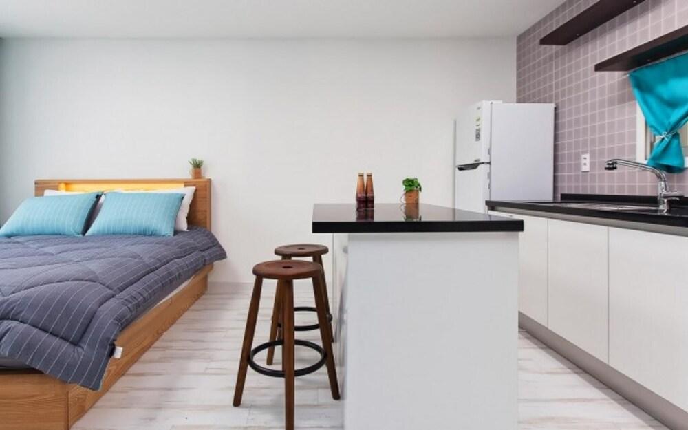 Tongyeong Zigzag Pension