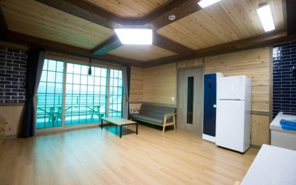 Goheung Sunset House Pension