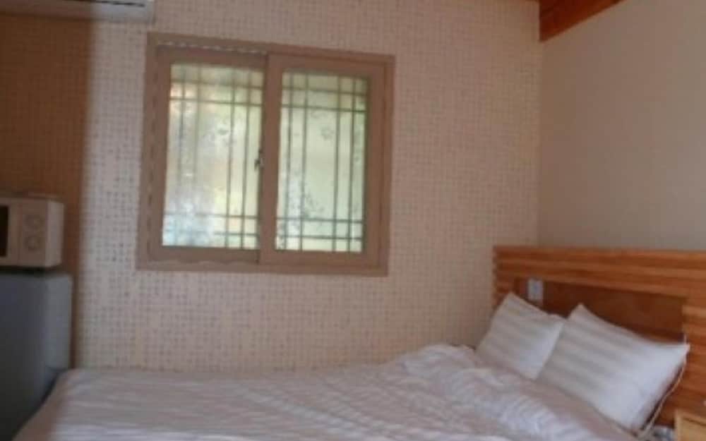 Okcheon Kkotgureumchaeullu Pension