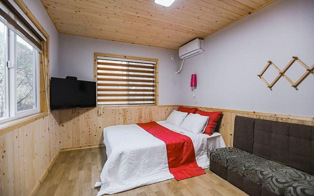 Inje Baekdam Rainbow Pension