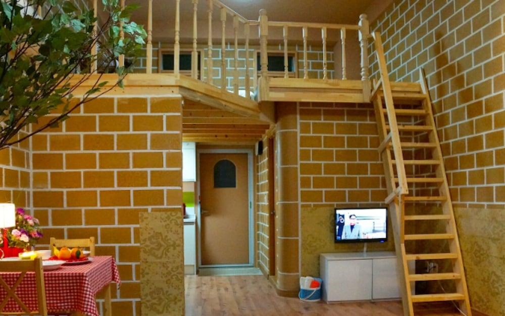 Taean Gomseom Hwangto Pension