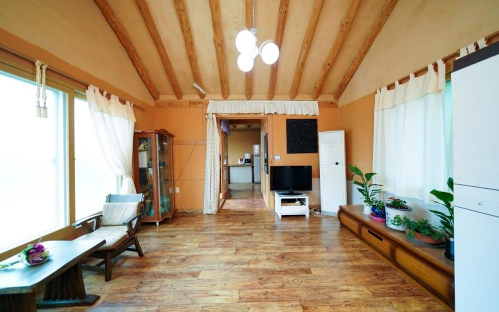 Yangyang Sky Garden Pension