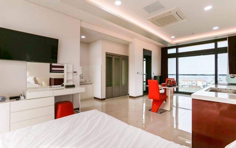 Jeju J Leblanc Pension