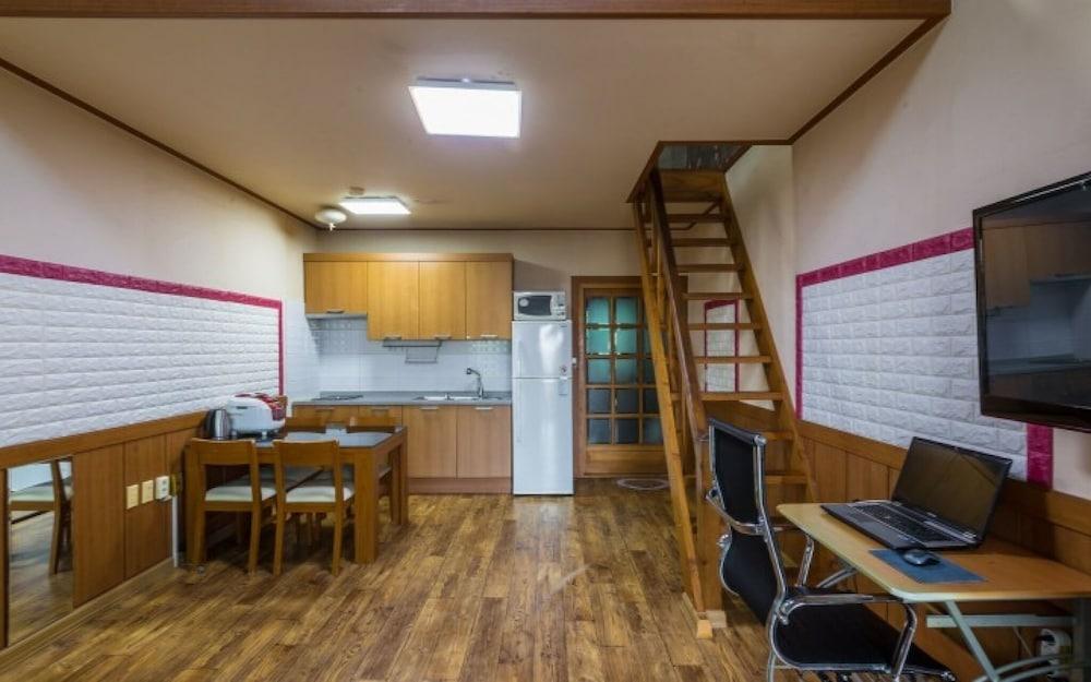 Uljin Blue Ara Pension