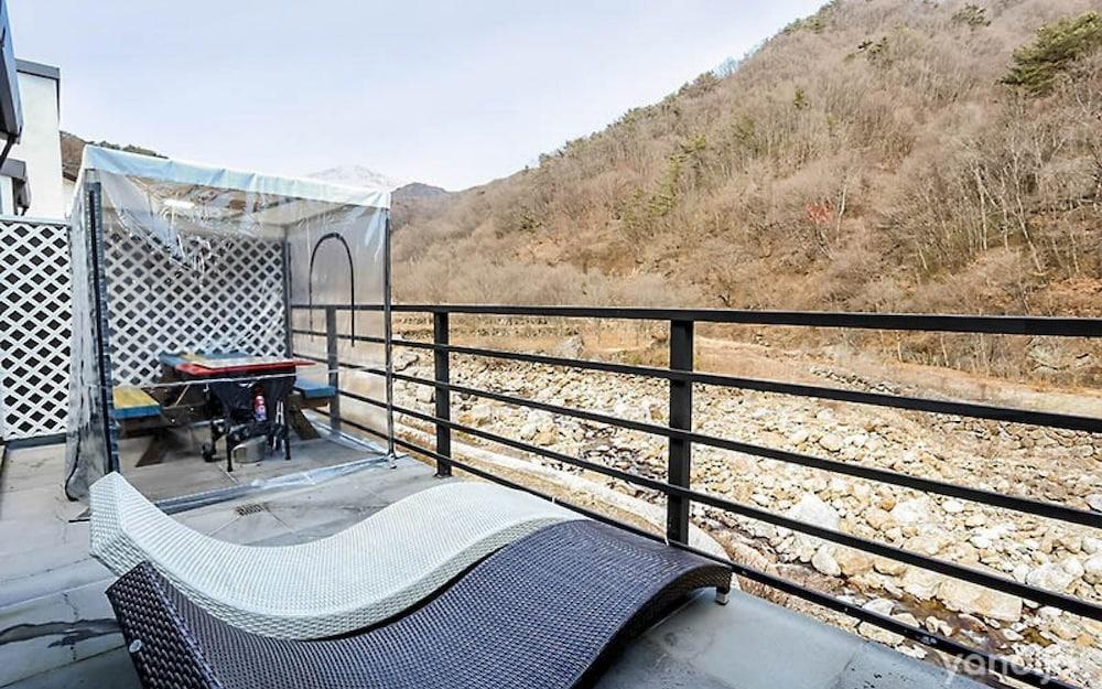 Hadong Cloud Hill Pension