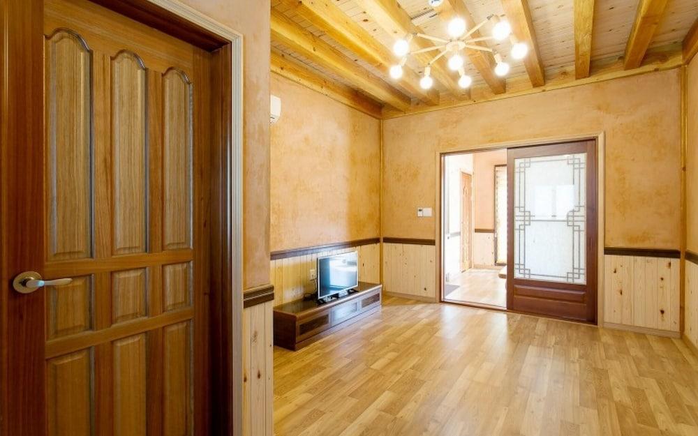 Gyeongju Hanok Kkotjam Pension