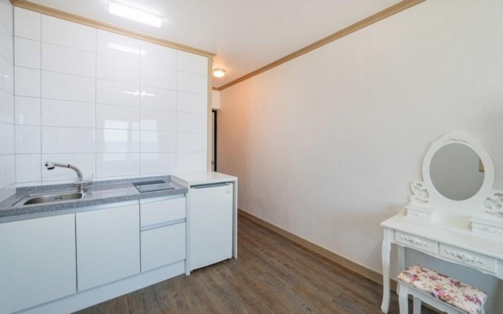 Goseong Jajackdo Aroma Pension