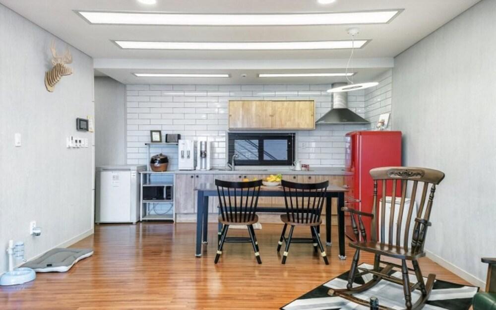 Pohang Unipool Villa