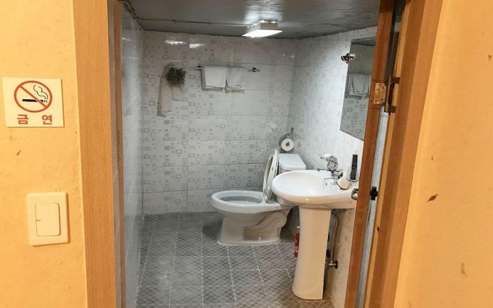 Jeonju Hyangchon Pension