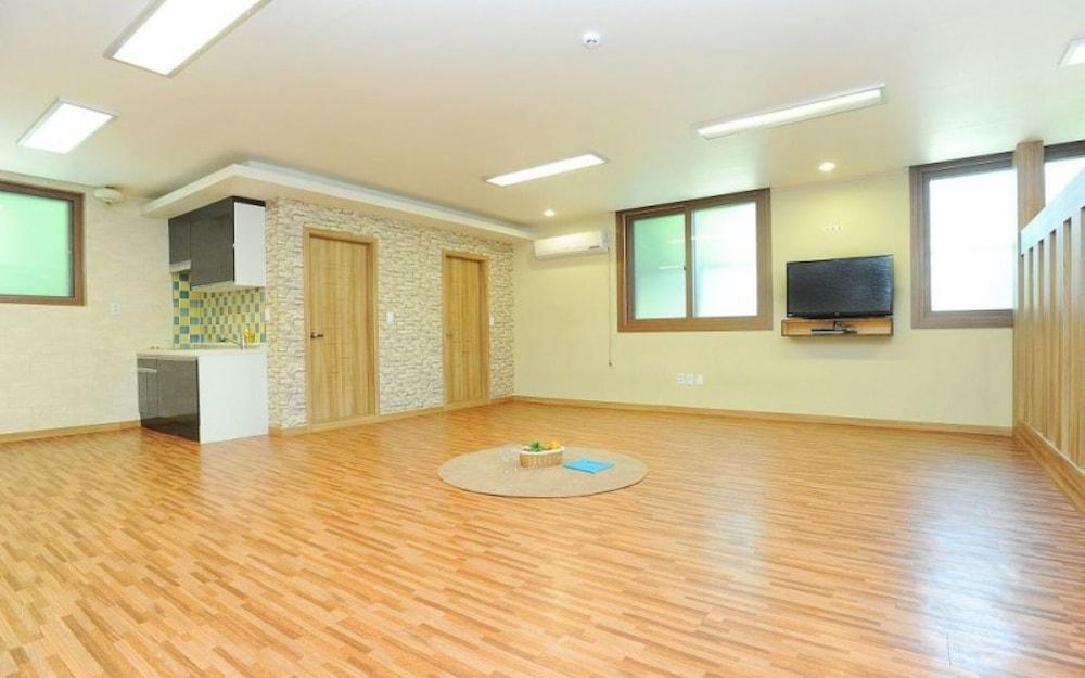 Gapyeong Jayusigan Pension