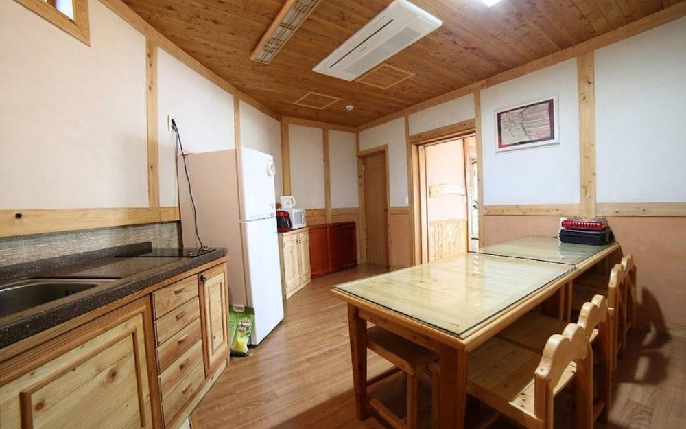 Seogwipo Wemegoong Pension