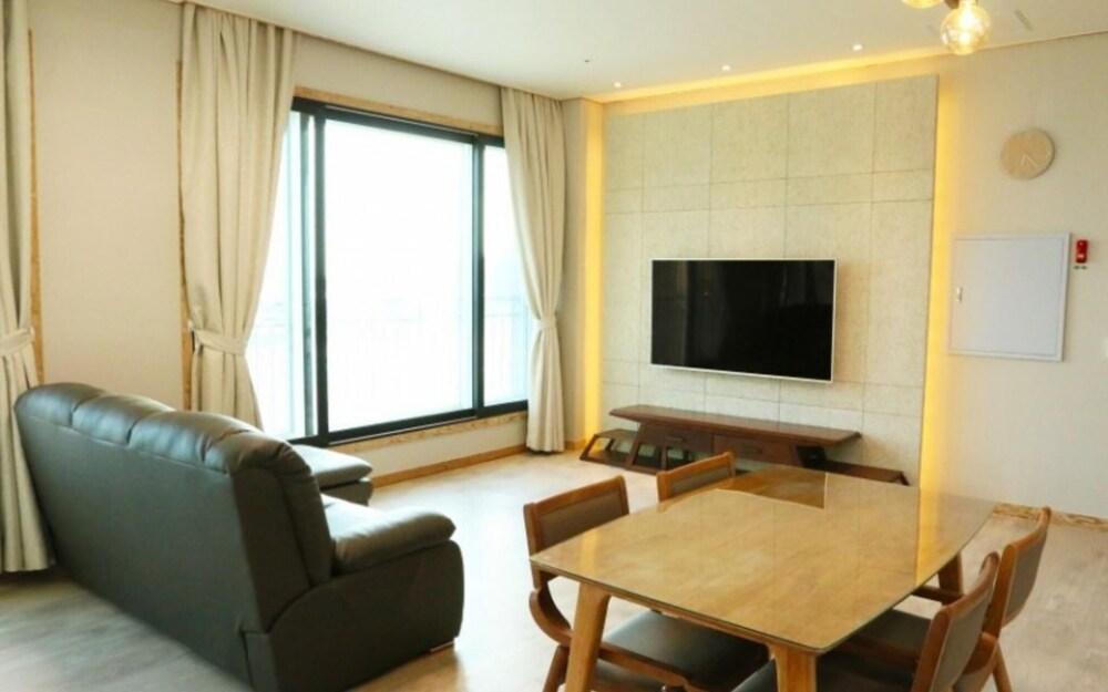 Eulwangri Elim Beach Zone Pension